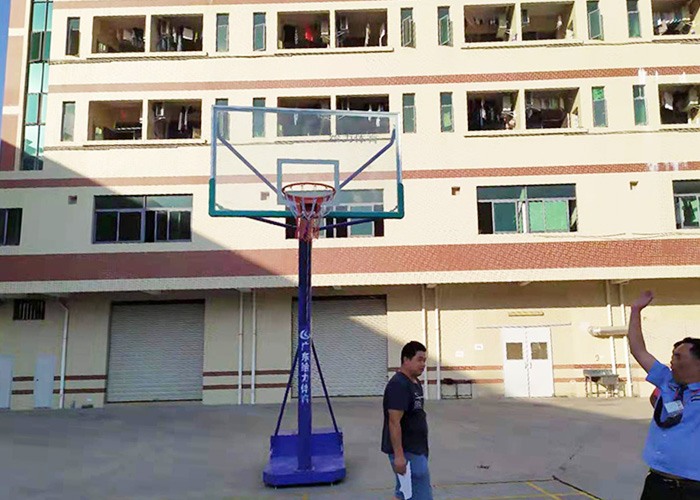 移動籃球架