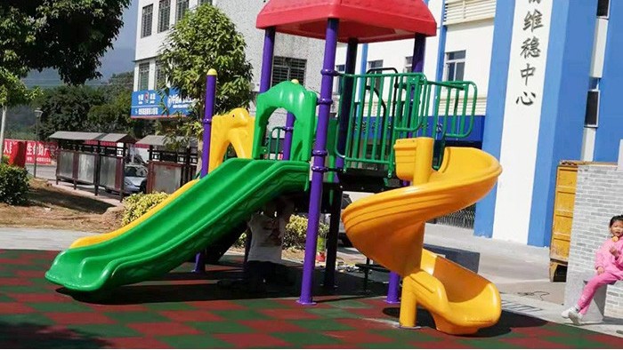 戶外兒童滑梯