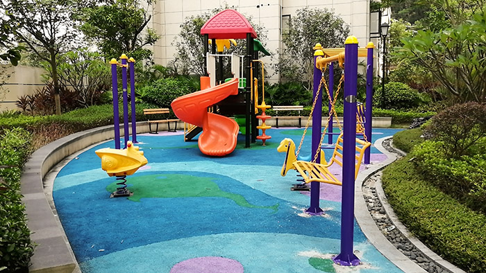 佛山戶外健身器材兒童蹺蹺板安裝在蘋果樹幼兒園內