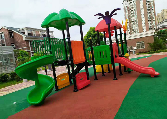 戶外兒童滑梯