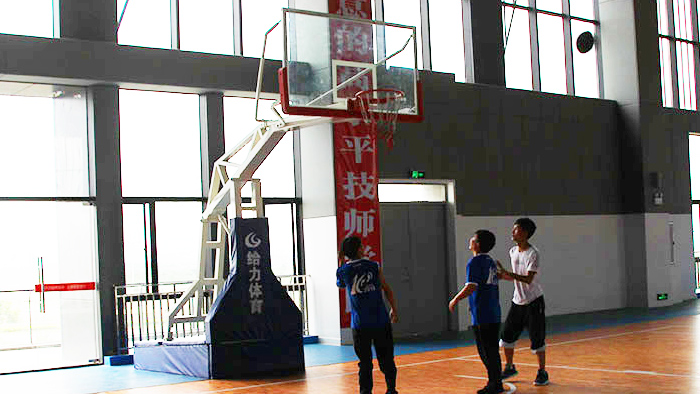 電動液壓籃球架